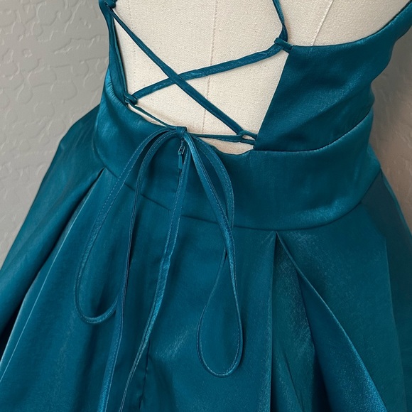 NEW CHRISTINA WU SZ 18 TEAL ORGANZA FORMAL TIE BACK BALLGOWN WITH POCKETS - Picture 10 of 14